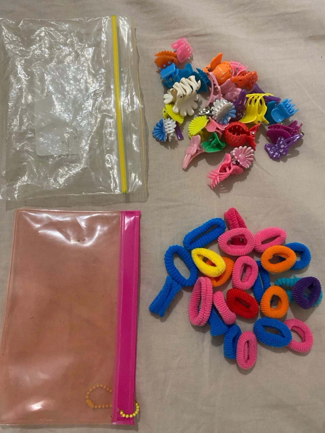 Färgglada hårsnoddar och hårklämmor - 1