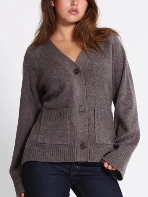 Brun kofta - Mysig brun stickad kofta, i storlek S. Använd fåtal gånger så den är som ny. 😍