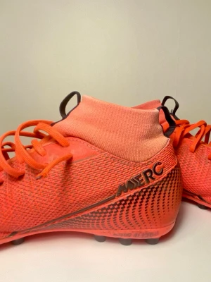 Nike Mercurial Superfly 7 - Nike Mercurial Superfly 7 Elite FG. Märkbart använda men är bekväma och stabila.