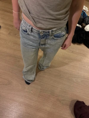 Ljusblå raka jeans storlek S - Storlek S, lite smutsiga längst ner men inget man tänker på🤍