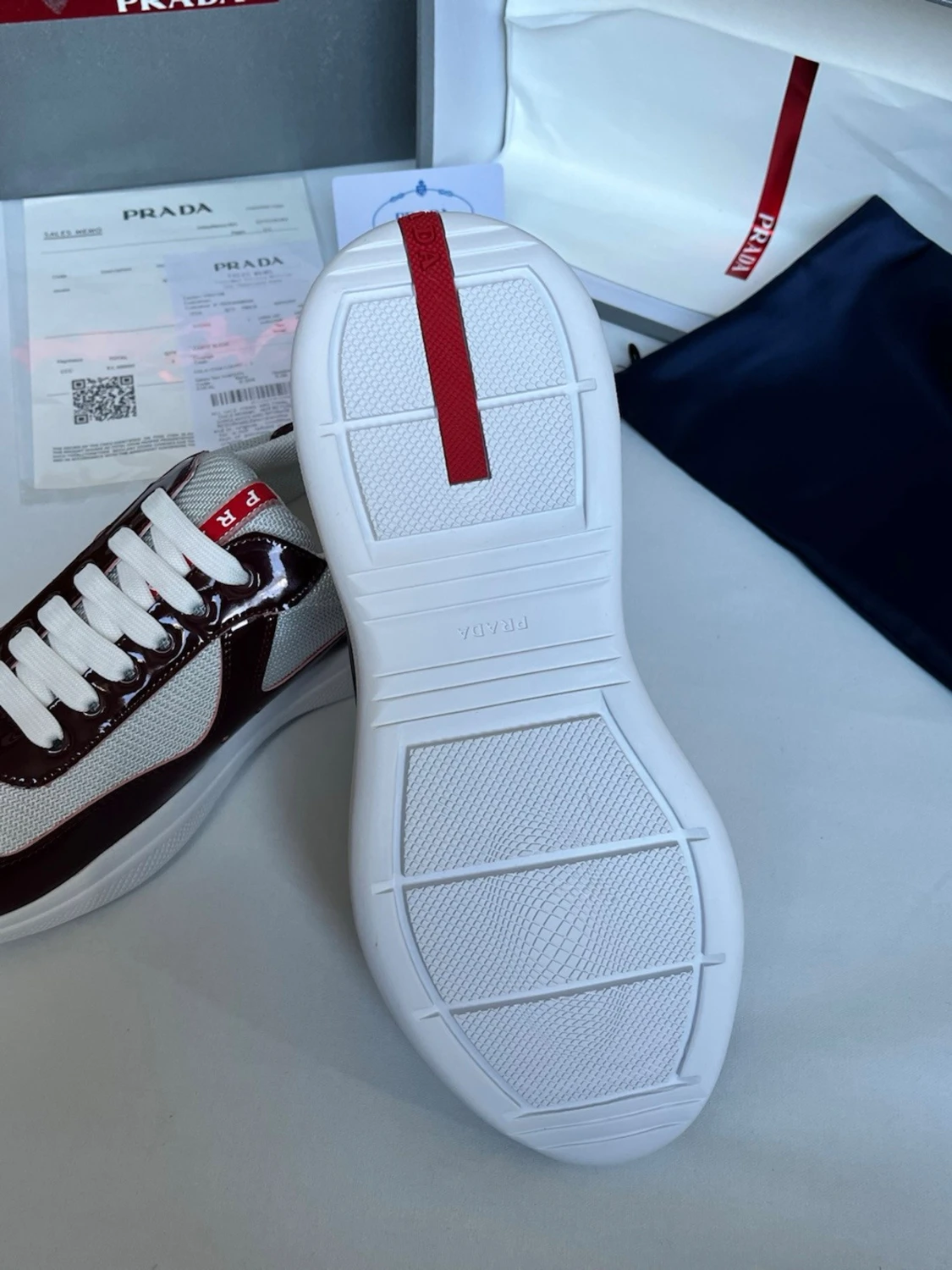 Prada sneakers vinröd och vit - 5