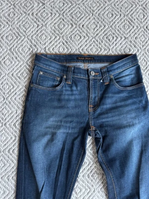 Nudie jeans - Nudie jeans - Modell: Tube Kelly - Storlek: W27/L32 - skick: 9/10 - Nypris runt 2000kr 