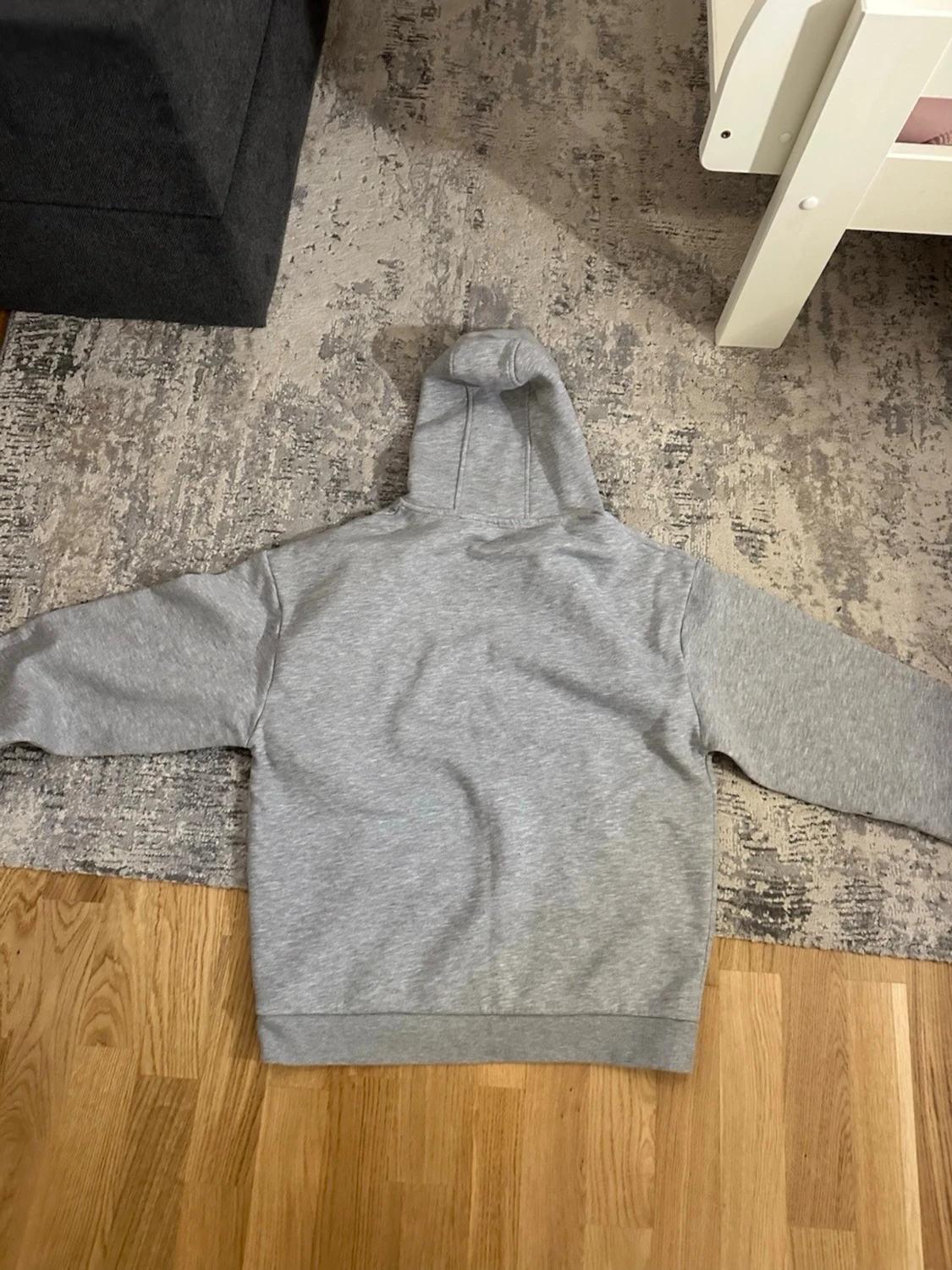 Grå hood från Supply - 1