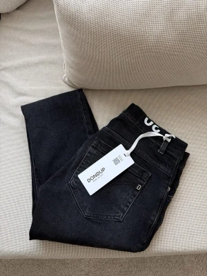 Dondup Jeans  - Säljer nu ett par helt nya Dondup Jeans 