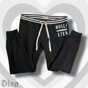 Hollister byxor - mjukisbyxor från Hollister. lite mindre i storlek, passar perfekt i längd på mig som är 160cm. 