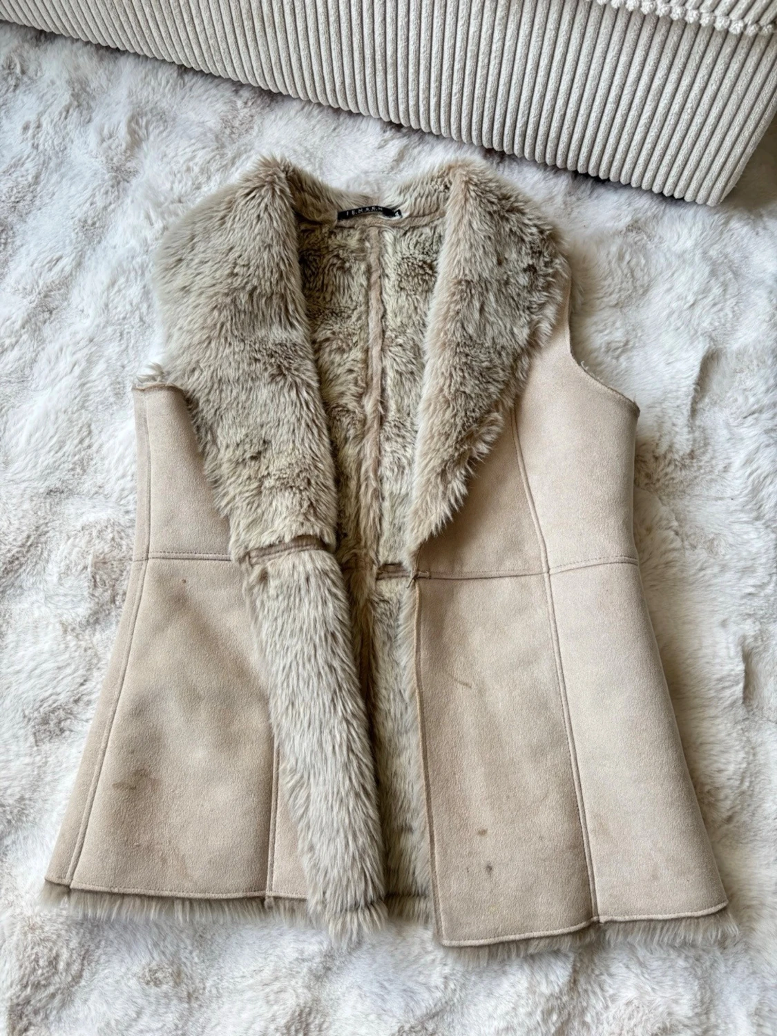 Beige pälsväst - 1