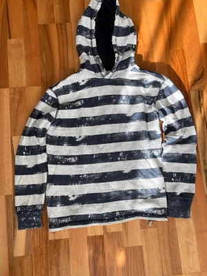 Hoodie - Vintage hoodie i storlek S, kom gärna med bud!