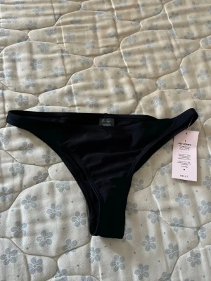 Ny bikinitrosa  - Aldrig använd, endast testade med underkläder på!