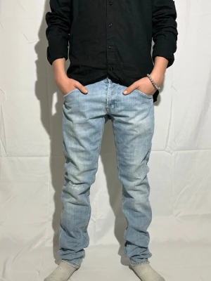 Dondup jeans - Säljer ett par riktigt snygga ljusblå jeans från Dondup i storlek w31. Modellen är 165cm. Hör av er vid intresse! Mvh Oakmontfits