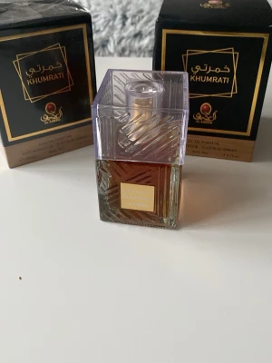 Khumrati Eau de Parfum från Al Aneeq - Helt ny luktar jättegott kan både kvinnor o män använde den och får en helt ny paket oöppnad 
