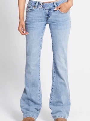 Jeans “Paris Embroidery” – Lager 157, Storlek S - Fina jeans från Lager 157 med snygg brodyrdetalj. Använda några gånger men fortfarande i mycket gott skick — inga fläckar, hål eller slitage. Perfekta för en casual och stilren look.