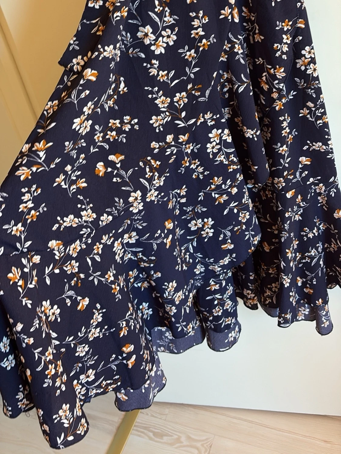 Marinblå blommig långklänning - 2