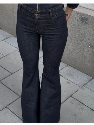 SÖKER! Dessa jeans i 38 från Alobha  - Om någon har dessa jeans i storlek 38 får ni gärna kontakta mig. 🫶🏻