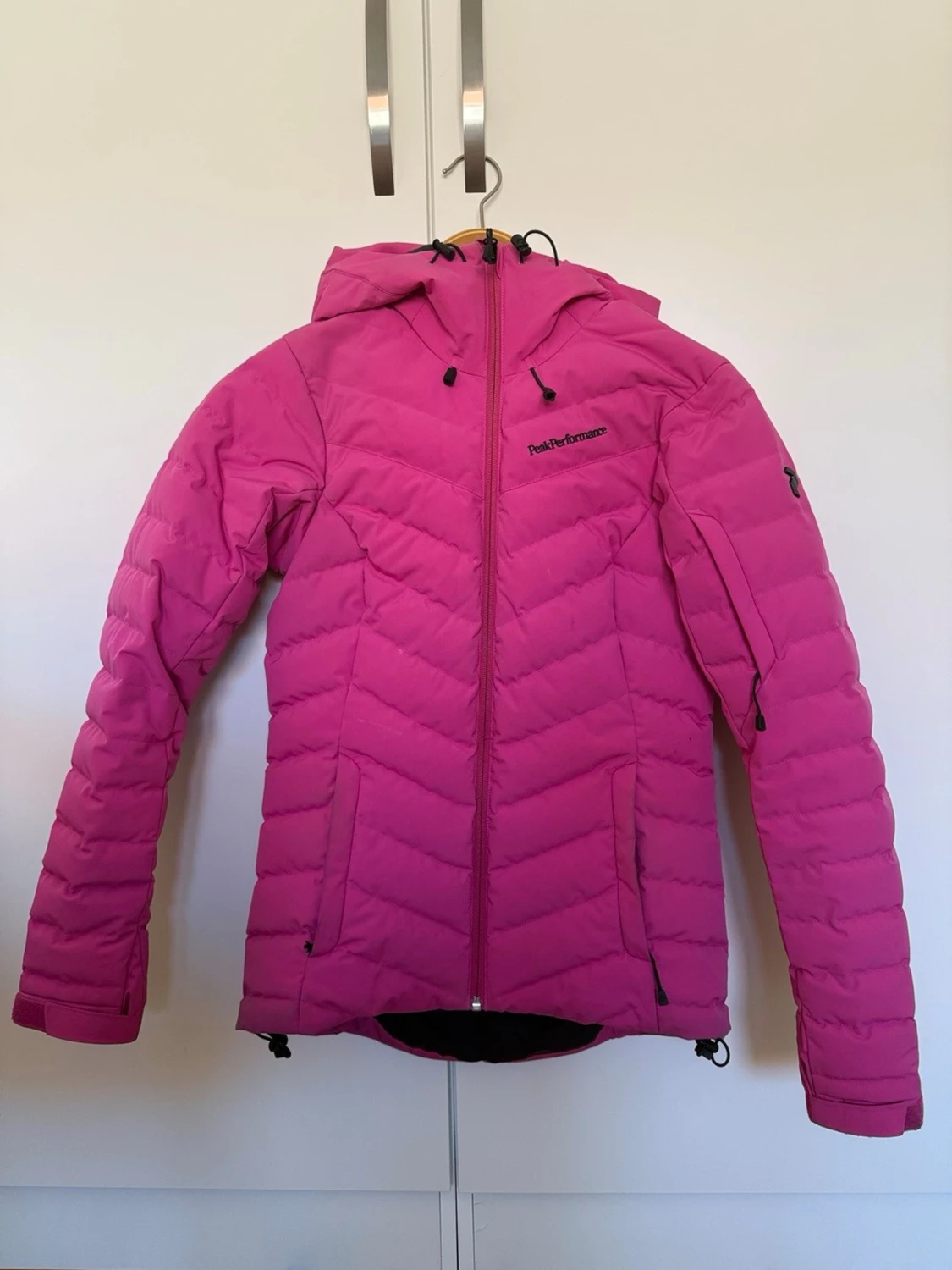 Rosa dunjacka från Peak Performance XS