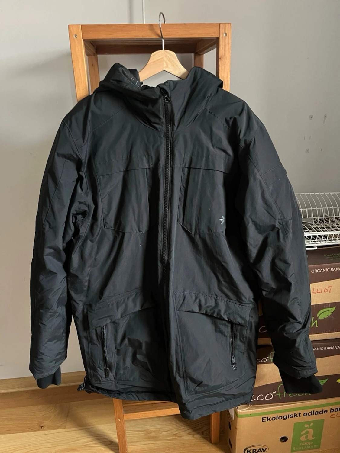 Svart vindjacka/vinterjacka fodrad  med huva