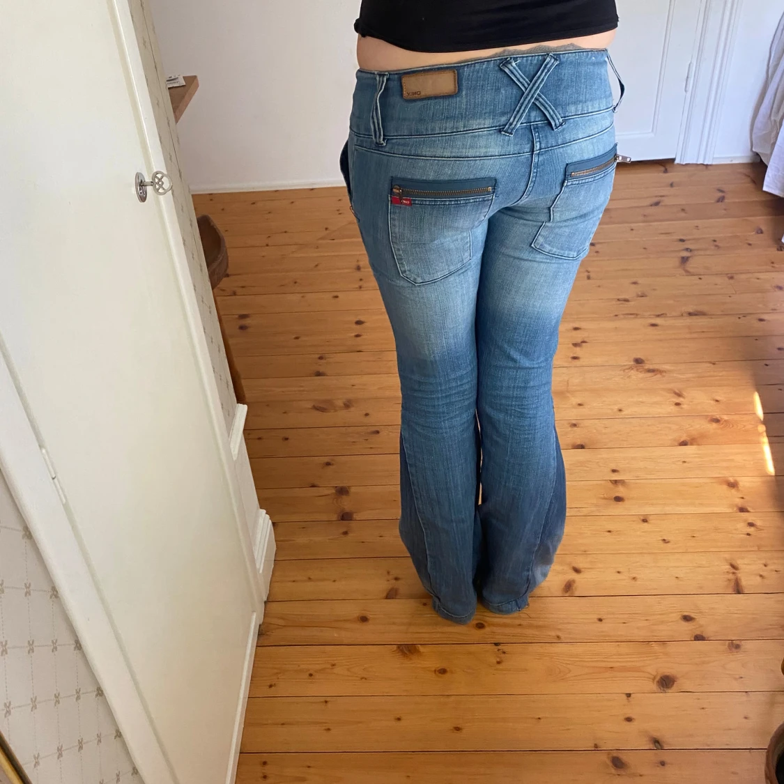 Blå bootcut jeans från only  - 1