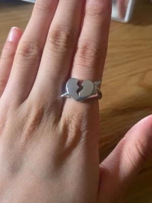 Silverring Lyla - Ring från Lyla ingen defekt som jag kan se, använt fåtal gånger ca 1-2 gånger