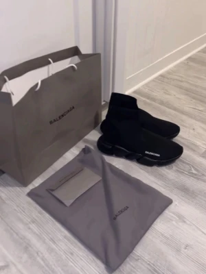 Skor  - Fin och helt nya skor i storlek 43