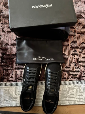 Saint laurent shoes - Saint larent fire shoes, will pass in your grisch style