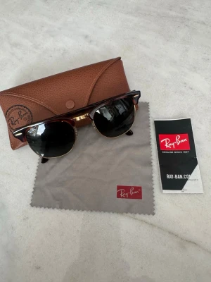 Raybans Clubmaster 100% äkta - 100% äkta, Serienummer finns och skrivas upp. 1700 nypris