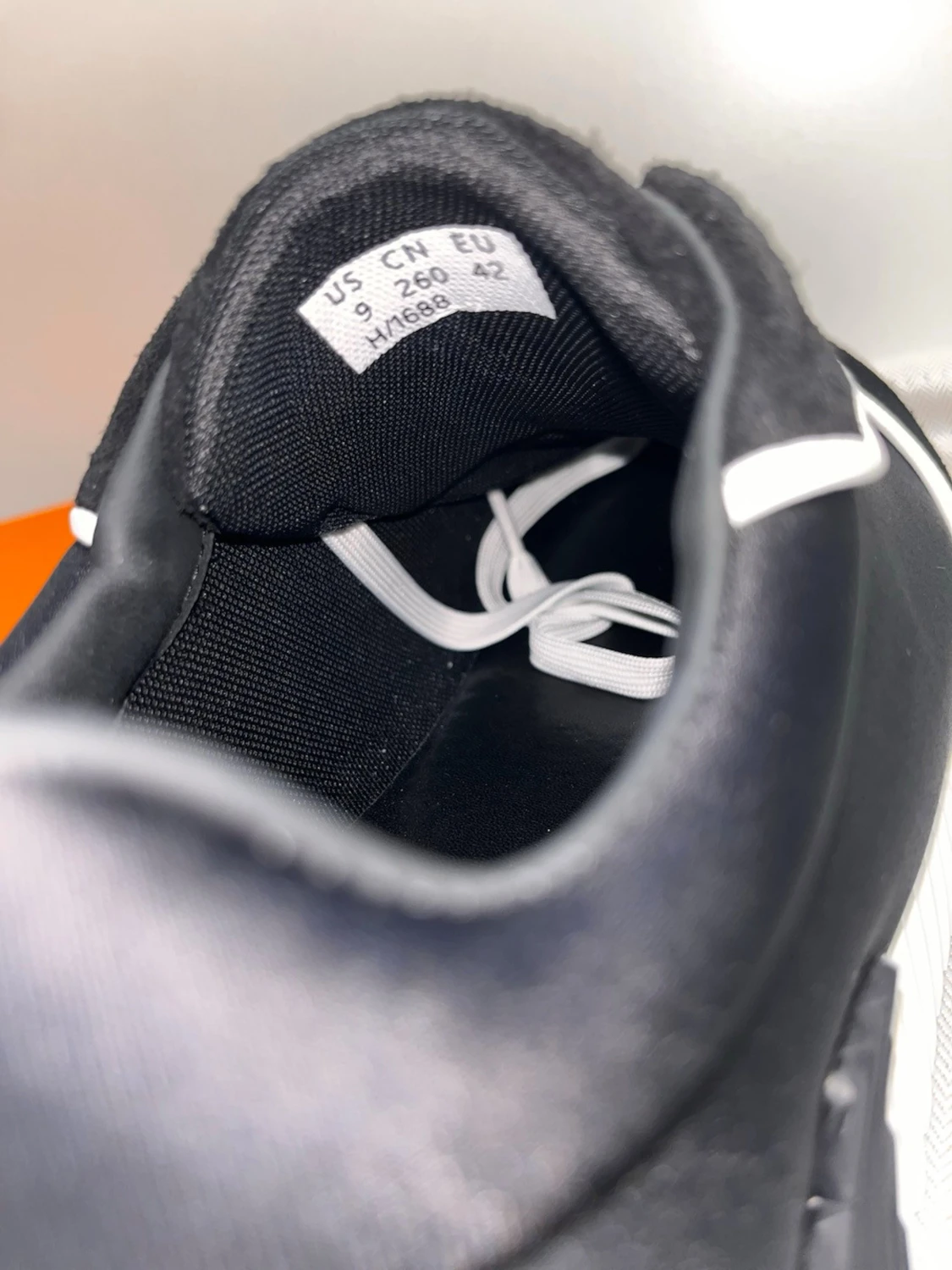 Svarta  sneakers med vit sula - 4