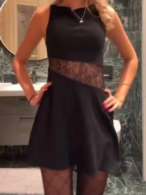 Zara Klännkng med spets - Svart Helt ny klänning från zara med spets!!🌟🌟🌟😍😍😍😍