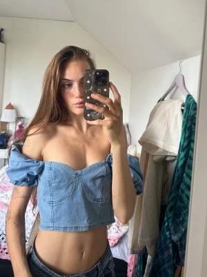 Jeans offshoulder  topp - Aldrig använd 
