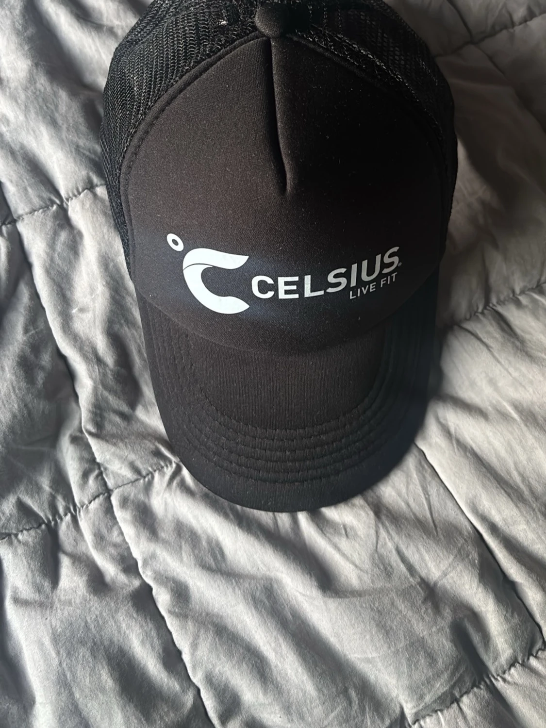 Svart Celsius keps med mesh