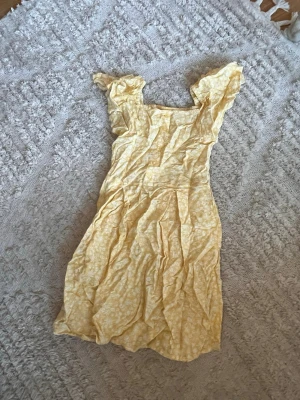 Sommar klänning - Super fin använd 1 gång