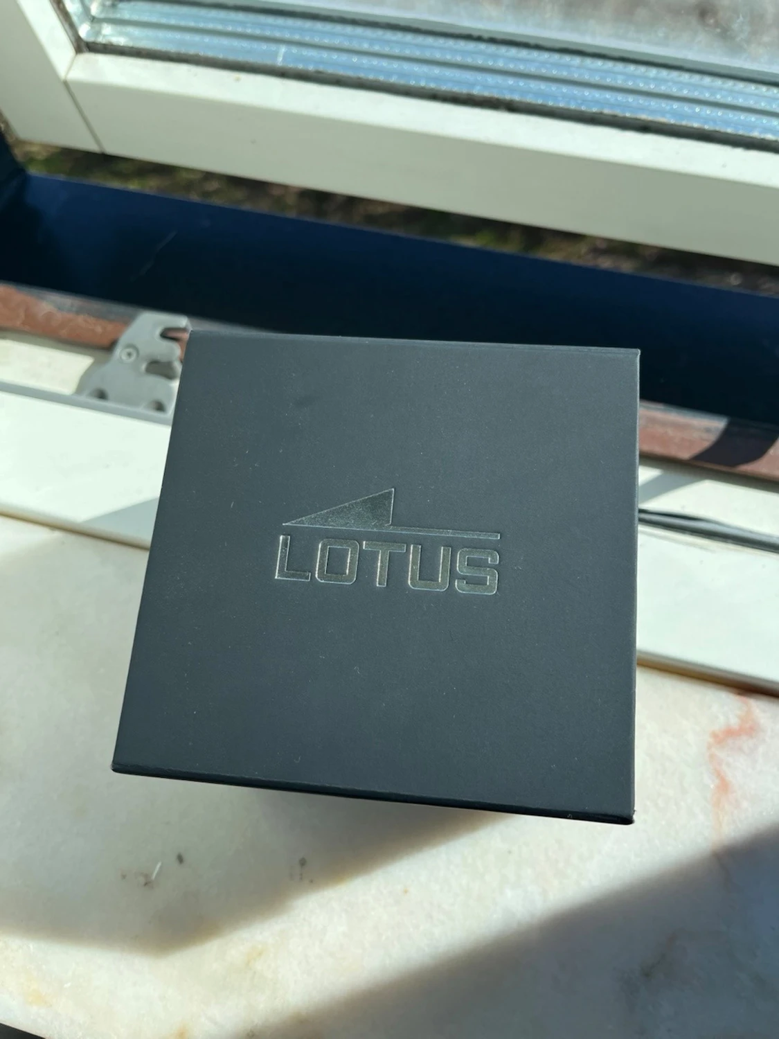 Silverfärgad Lotus klocka med blå urtavla - 3