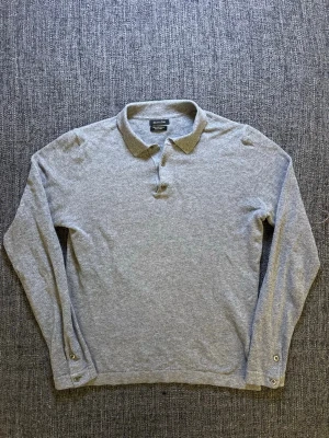 Massimo Dutti tröja  - Säljer en fet Massimo dutti tröja i vit färg | st M/S | passar perfekt nu till våren/sommar | kan även gå ner lite i pris vid snabb affär 😊🤝