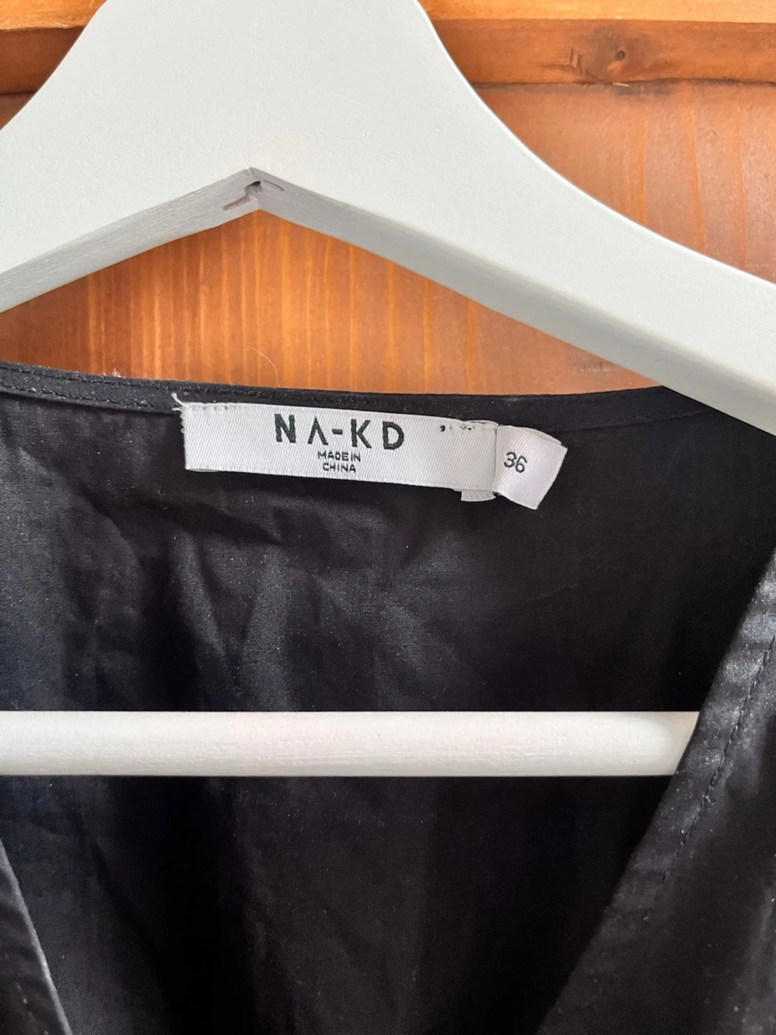 Svart blus med knyt från NA-KD - 2