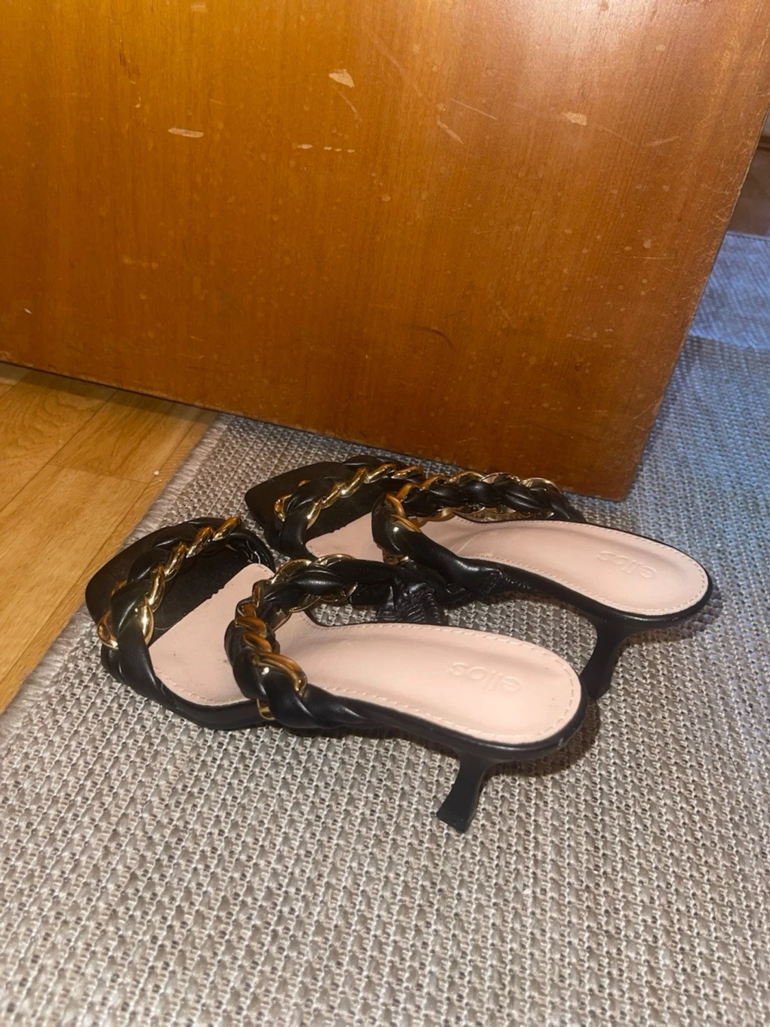 Svarta pumps med flätad rem från Ellos - 1