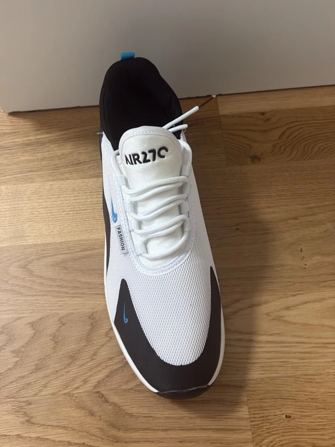 Nike Air 270 vita och svarta sneakers - 1