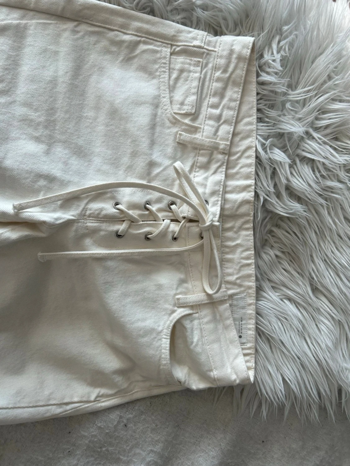 Vita jeans med snörning  - 2