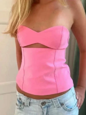 Rosa bandeau tubtopp Zara  - Så fin tröja som aldrig kommit tills användning för att det tyvärr är för stor för mig 💕 helt ny!!