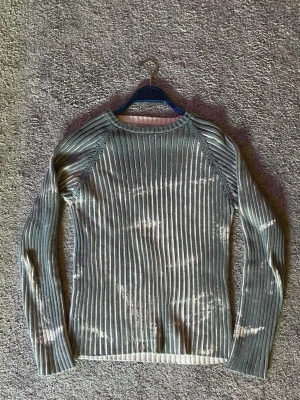 Vintage Jack and Jones Cardigan - Nästan aldrig använd och i väldigt bra skick, sitter som S-M💴💴 skriv privat för förhandling.
