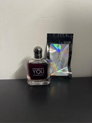 Stronger With You powerfully 5ml sample.  - Testa den nya Stronger With You powerfully 5ml sample. 