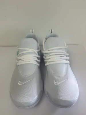 Nike Presto - Helt nya nike prestos i färgen vit✅ Slutslåda överallt!! Box ingår och fraktar samma dag eller dagen efter