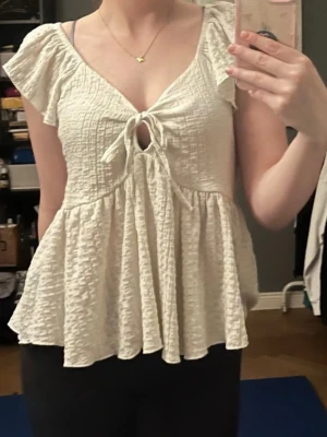 Söt beige sommartopp - En gullig sommartopp från Lager 157🌼 