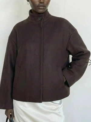 Brun kappa - Jättefin brun kappa från nakd, nypris 899, aldrig använd med prislapp kvar 💞