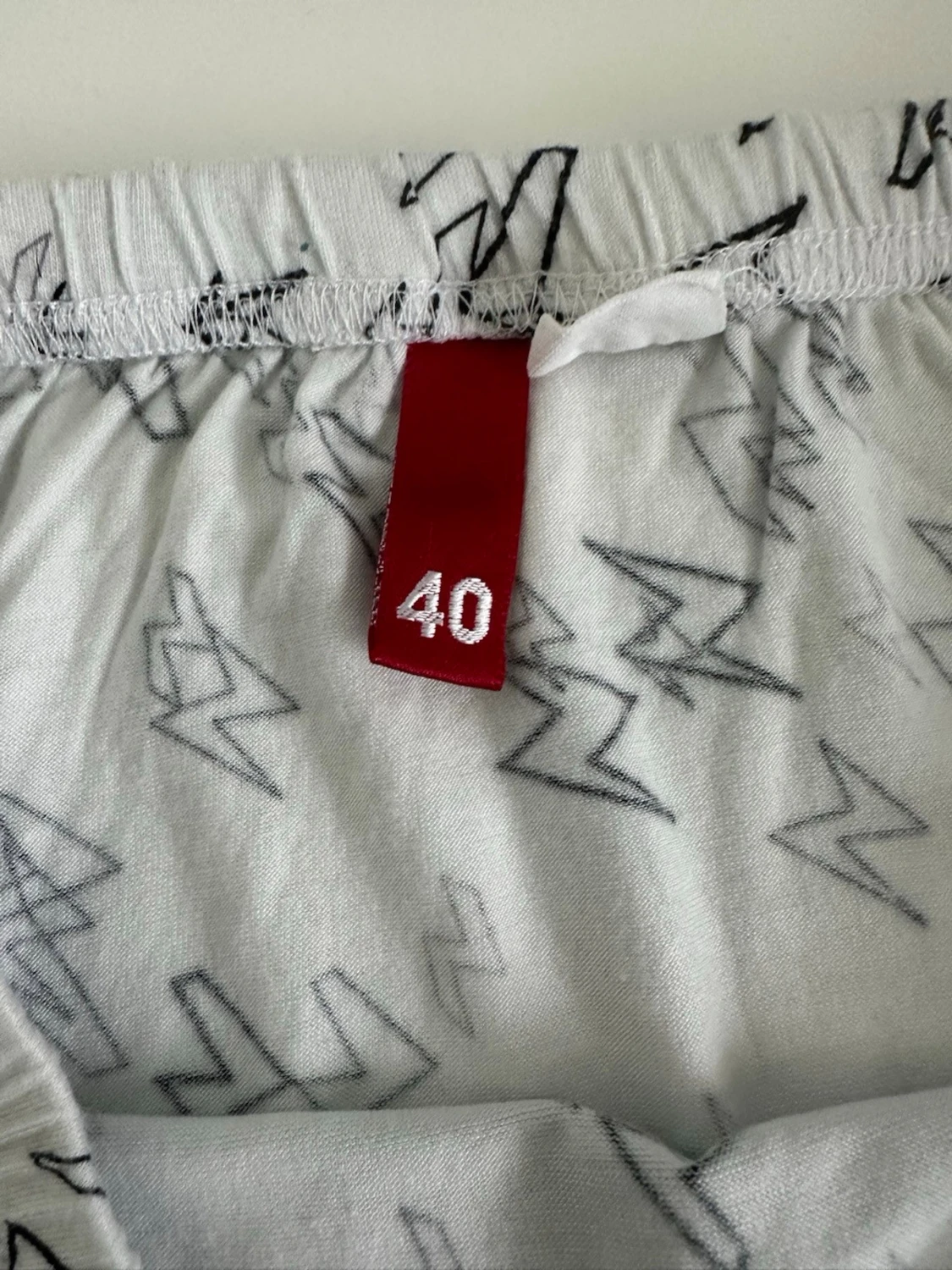 Vit H&M tubtopp med blixtar, storlek 40 - 2