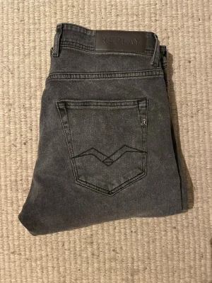Replay jeans  - Replay Jeans! Skicka= 8/10 ny pris= 2000 säljer ändast för= 599, hör av er vid minsta fundering W30 L32