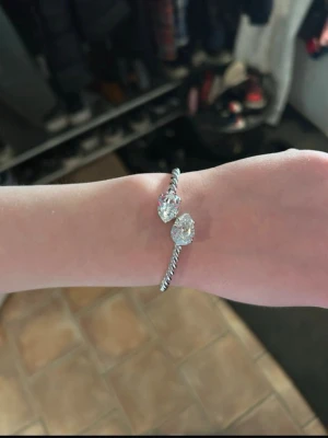 Caroline svedbom armaband - Caroline svedbom armaband använt 2 gånger så i nyskick. Skriv vid intresse 