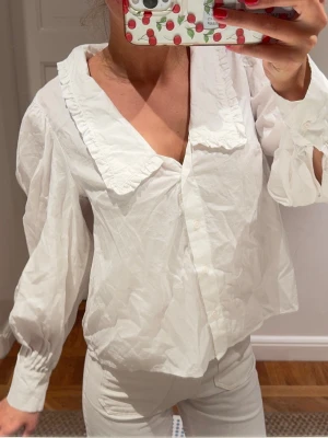 Blus - Säljer denna super fina blus☀️☀️☀️💖💖🫶🏼🫶🏼