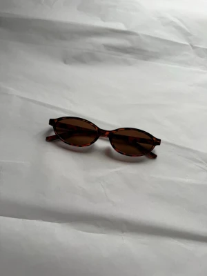 Solglasögon - Splitter ny har aldrig använts