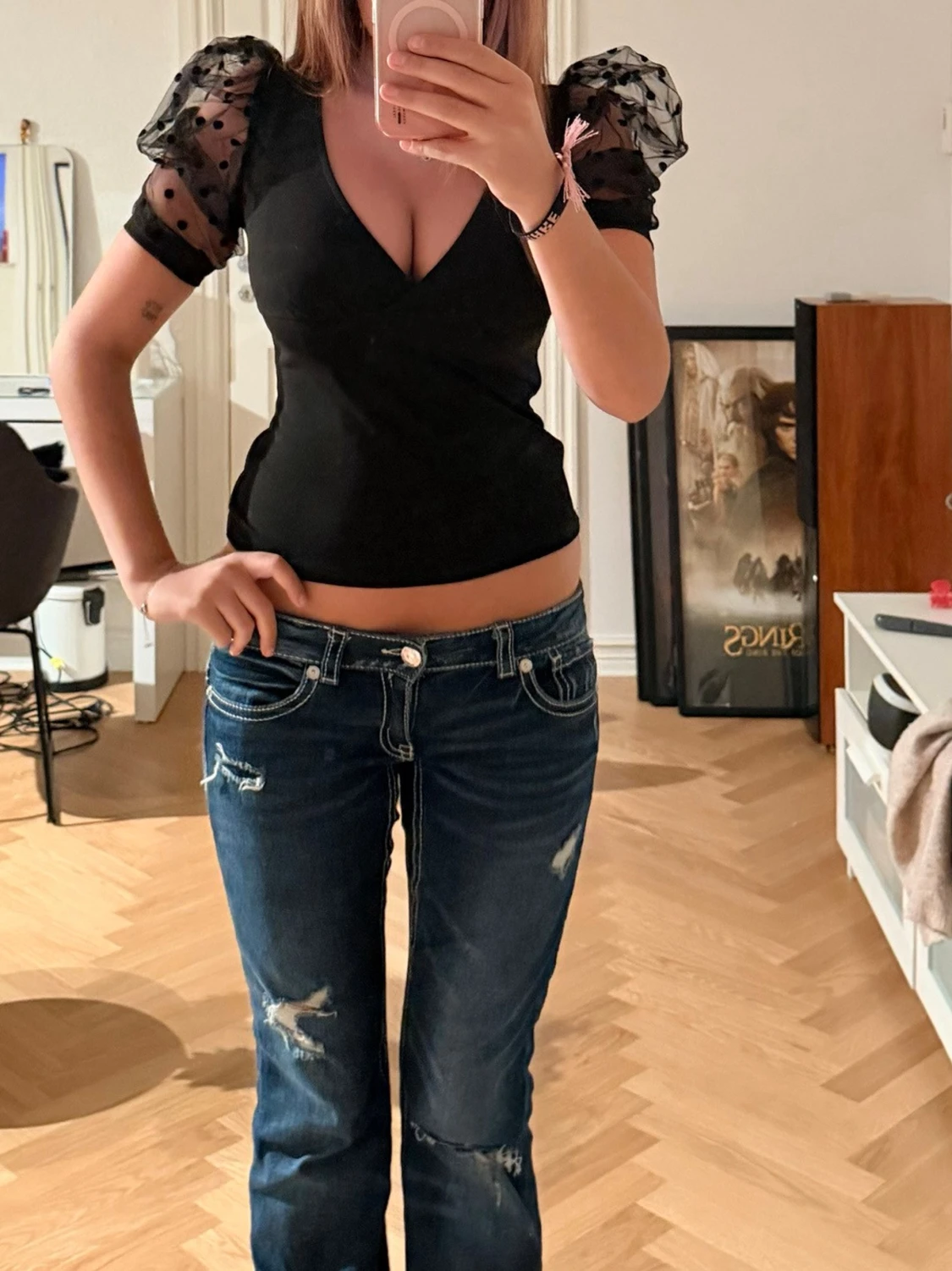 Svart topp med puffärmar och prickigt nät - 1