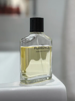 Florence Piazza Della Signoria parfym - Florence Piazza Della Signoria parfym. Mängd avgör själv. Skickas snabbt