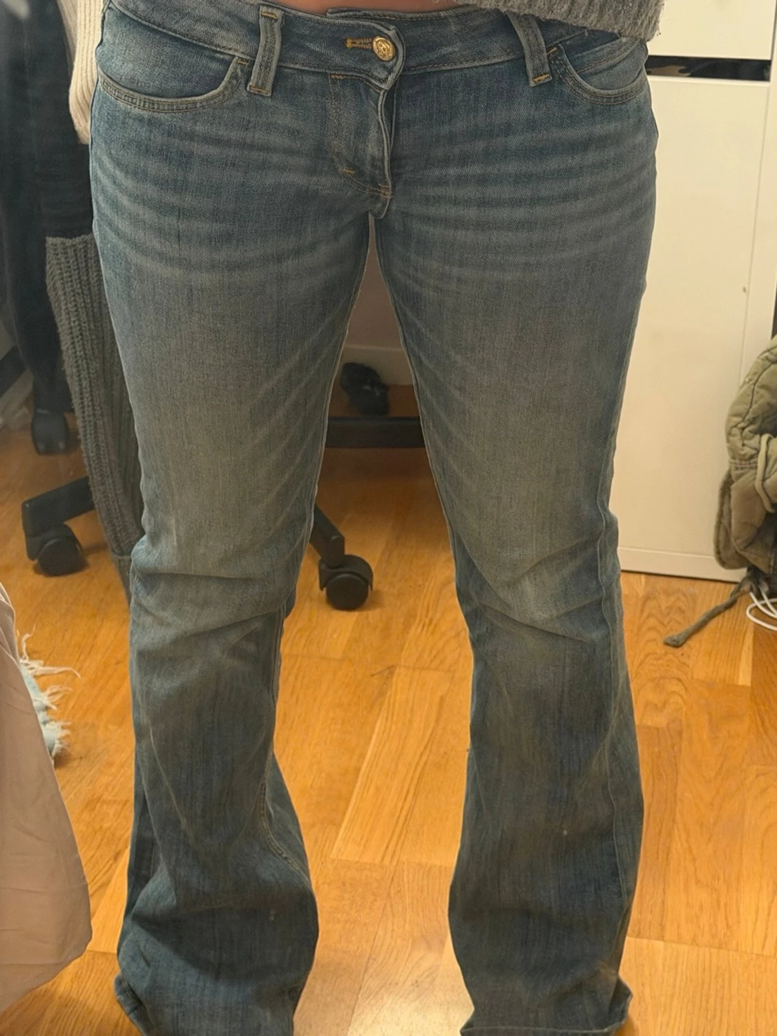 Blå bootcut jeans från weekday - 1