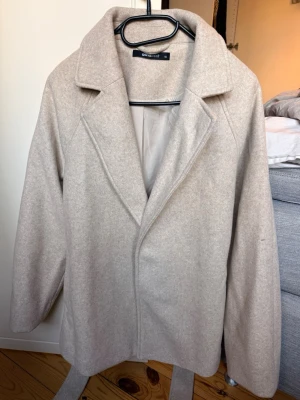 Kort kappa - Supersnygg kort kappa från Gina, sparsamt använd bra skick!💗